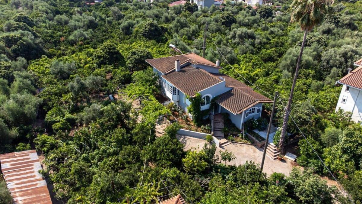 Serene Seaside Bliss - Lush & Secluded Garden Oasis Каламата Экстерьер фото